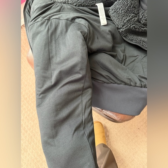 ALO Yoga Black Teddy Jacket - Picture 8 of 8